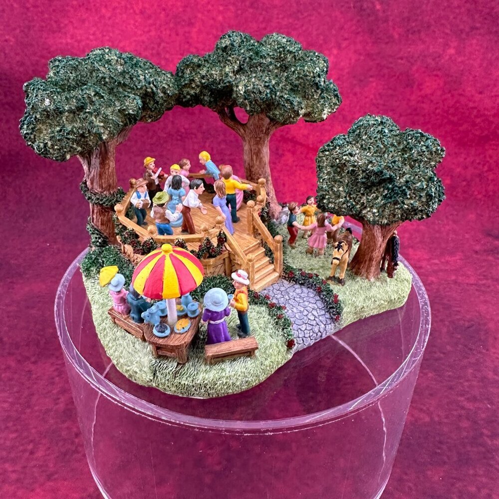 VINTAGE LIBERTY FALLS MINIATURE FIGURE COLLECTION 'THE SQUARE DANCE" AH202, 2000